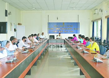 DC holds meet with school heads on stalling of fees