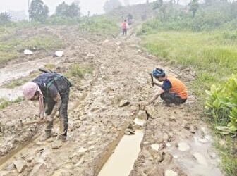 45 year old road in Saipung cry for attention