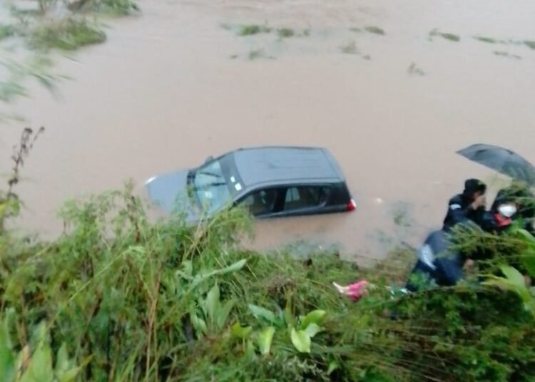 2 killed, one missing after vehicle submerged in flood waters at Tiehsaw