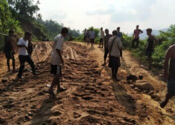 Umshiak repairs its own road