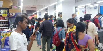 Shoppers breach social distancing norms at Vishal Mega Mart even as a customer stands without a mask while some don’t wear masks correctly.