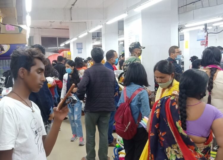 Shoppers breach social distancing norms at Vishal Mega Mart even as a customer stands without a mask while some don’t wear masks correctly.