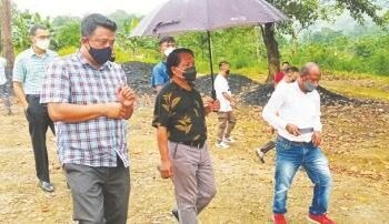 Mukul visits coal depot, points to connivance of authorities with coal mafia