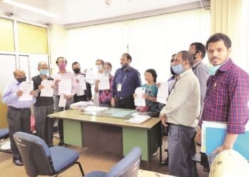 EPFO hands over pension papers to various employees