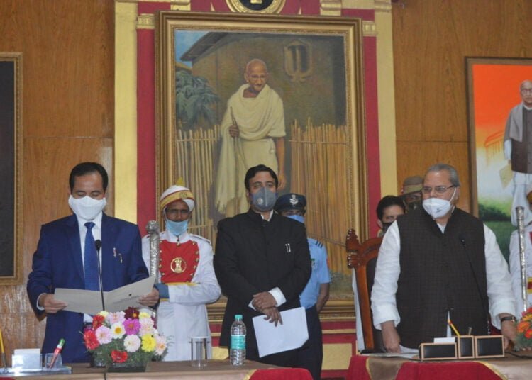 Dasakhiat, Renikton sworn in as new cabinet ministers