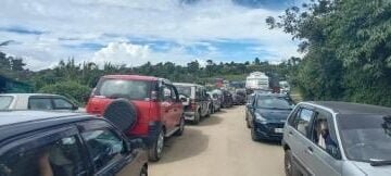A massive traffic jam has been reported at Mookyndur in West Jaiñtia Hills District on Monday