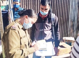 10 fined for smoking in public places