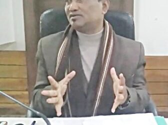 ‘Don’t shout slogans in Kolkata if you didn’t get a trading licence’