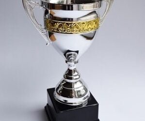 Shella calls students to apply for excellence award