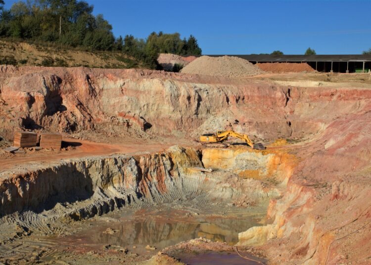 Illegal quarry within ROW of NH 44 E prohibited