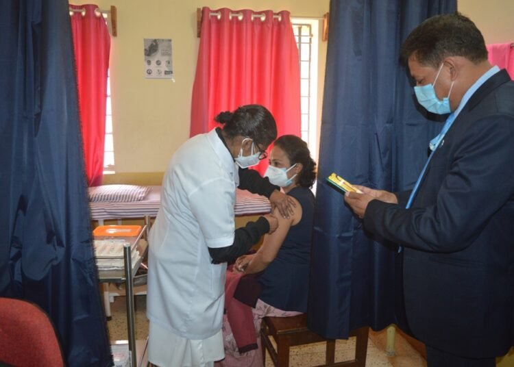 M’laya begins Covid vaccination drive, 832 health workers get shots first