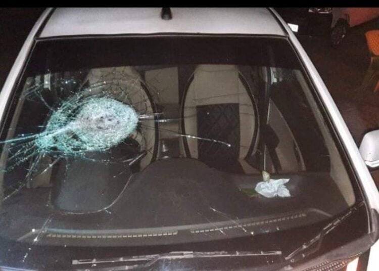 Dacoits allegedly attack vehicle on NH-62