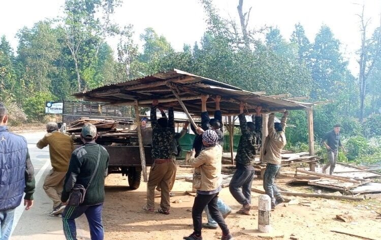 5 illegal shops dismantled in Rongrenggre Reserve