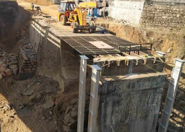 Construction worker dies at Dwarksuid Bridge