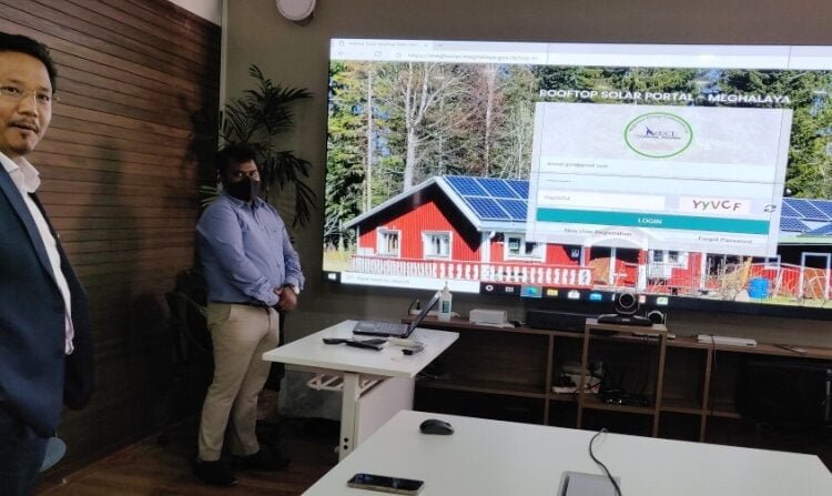 Install rooftop solar panels with zero investment: CM