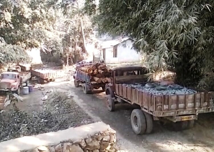 Ri-Bhoi villages threaten to stop trucks exporting stones to Assam