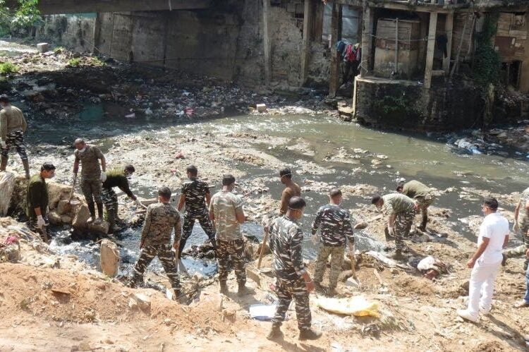 CRPF partners with Lawmali Dorbar to clean Wahumkhrah