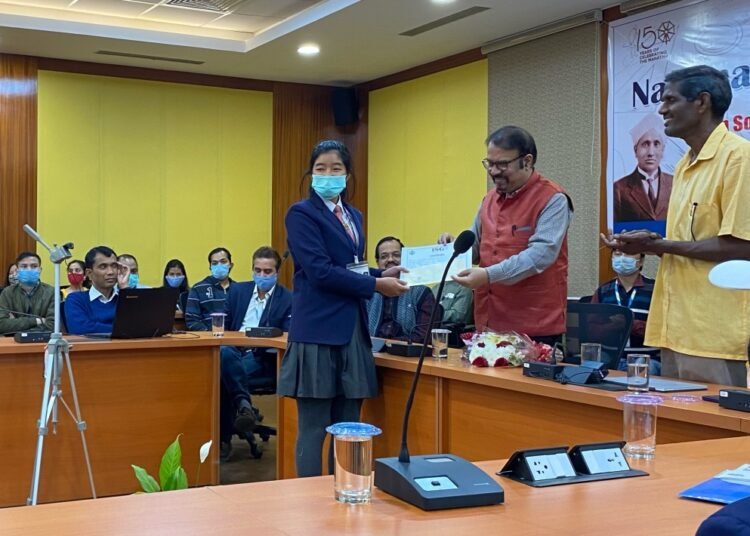 APS Umroi students win essay, painting contest