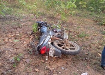3 youth injured after skidding off road