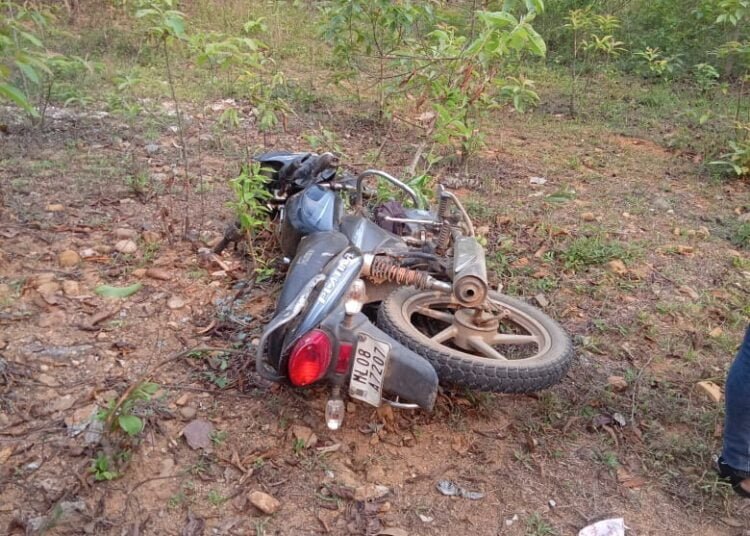 3 youth injured after skidding off road