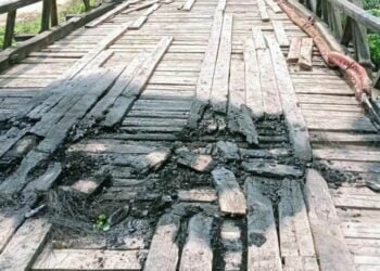 Fast-acting cops douse fire lit by miscreants