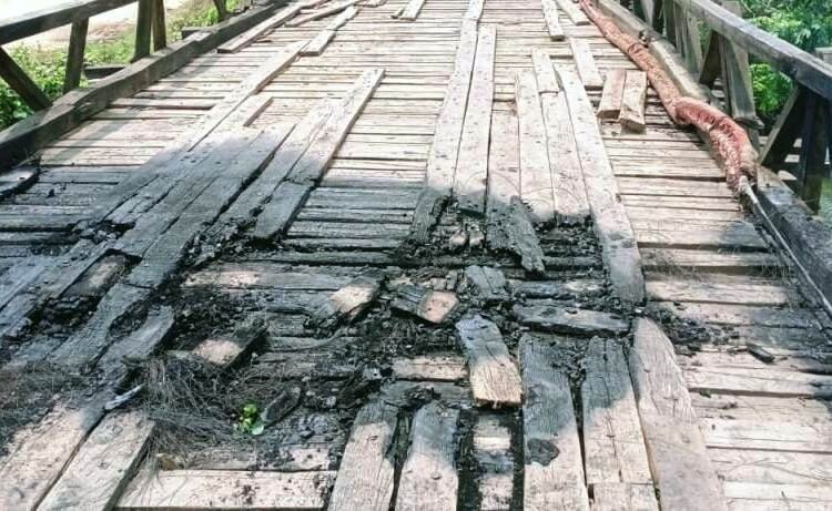 Fast-acting cops douse fire lit by miscreants