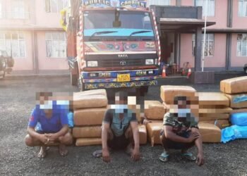 3 arrested for smuggling ganja