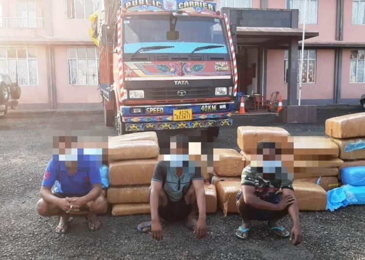 3 arrested for smuggling ganja