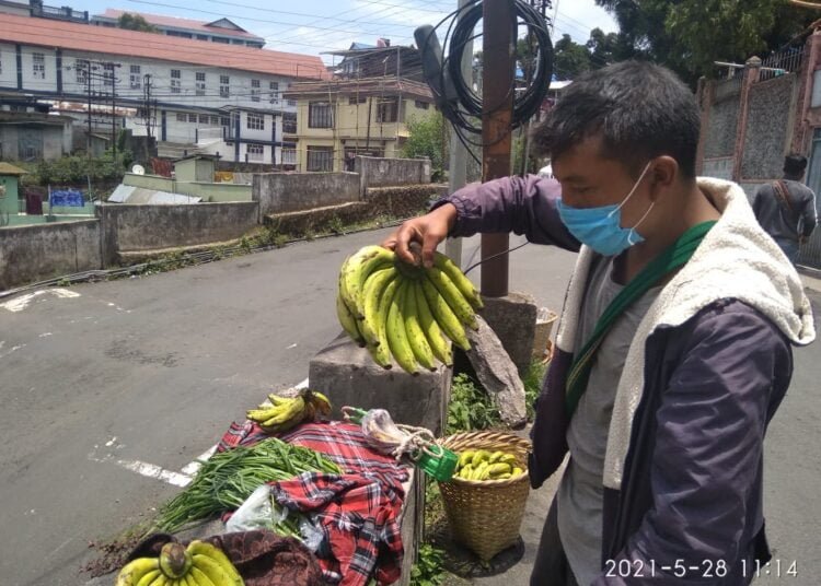 Young dad walks 21km to sell fruits in Shillong