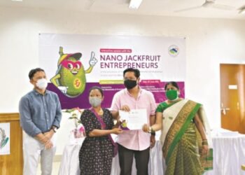 CM interacts with nano jackfruit entrepreneurs