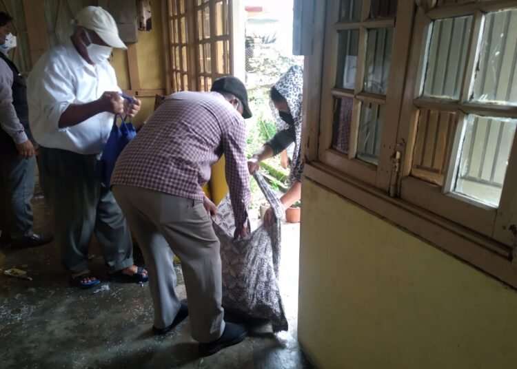 Neighbourhood comes together for provide Covid relief