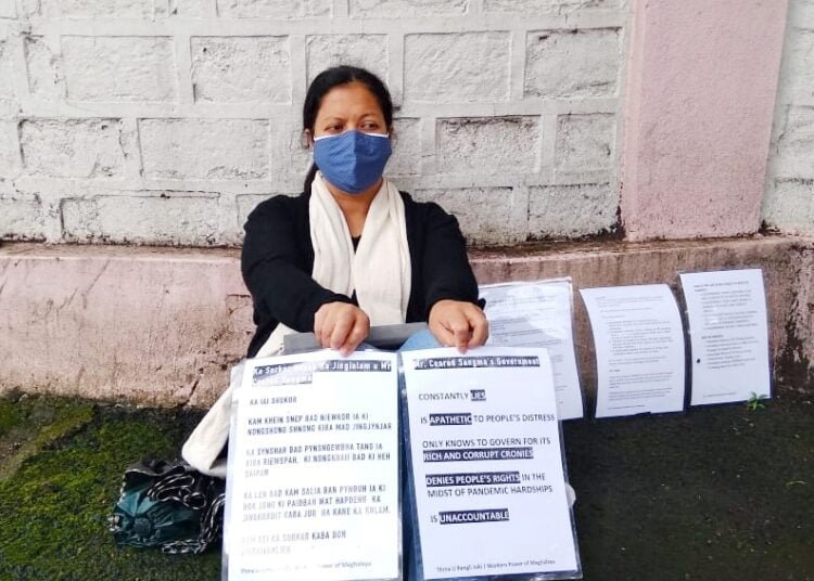 Angela takes out lone dharna for wage earners