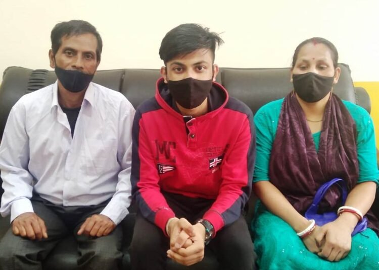 Taxi driver’s son tops HSSLC commerce stream