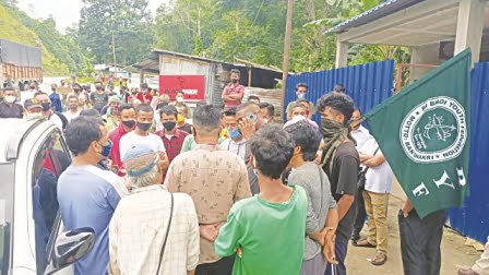 Police, CRPF deployed to quell wine shop protest