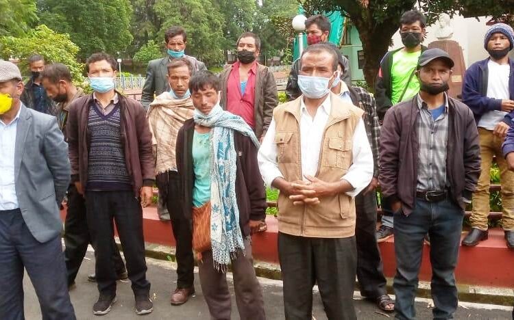 Mawkynrew farmers object to hard bargaining by agents