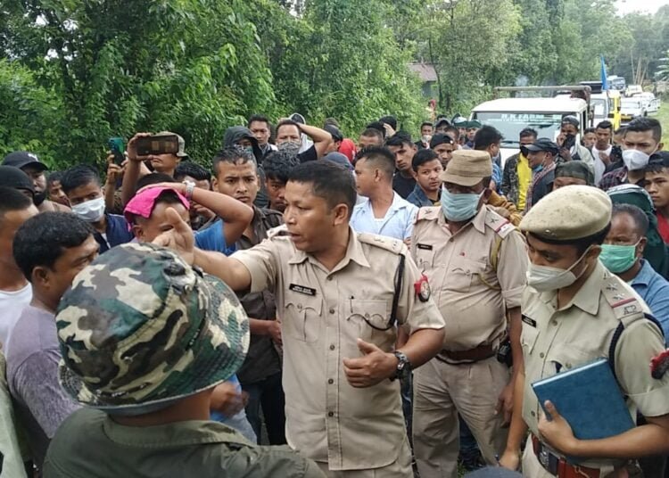 Heated argument breaks out between pressure groups and Assam police