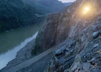 Residents concern over mud dumping in Ranikor river