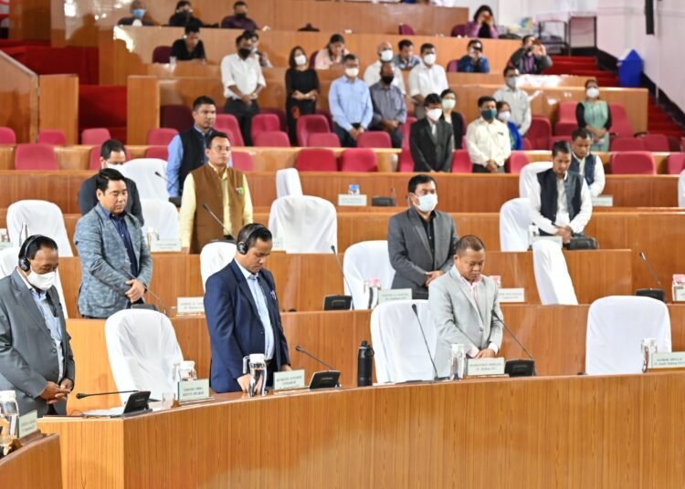 House pays tribute to late Sunn