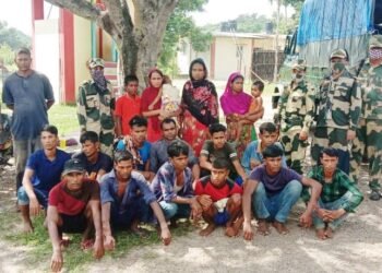 BSF nabs 19 Bangladeshis while crossing India-Bangla border