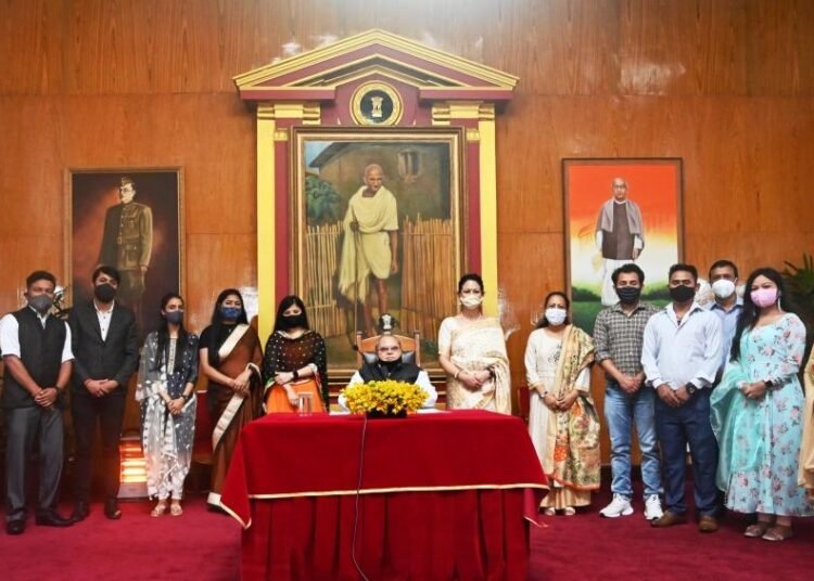 Teachers honoured for helping poor Class 10 students