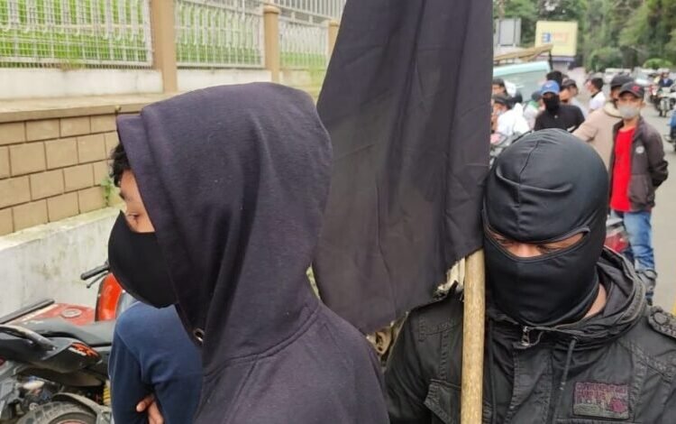 Scribe assaulted at sit-in; pressure groups apologise