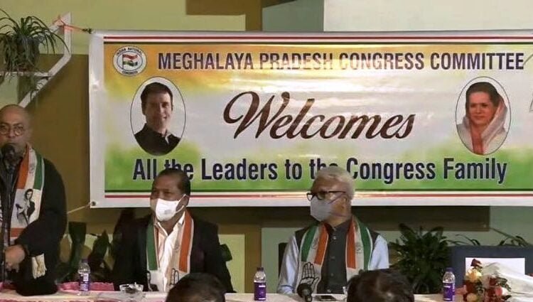 Former HM formally re-joins Congress