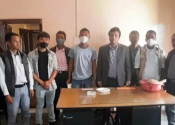 Residents meet MLA to flag road issue