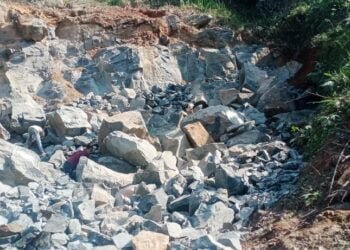 Illegal blast in stone quarry, owner summoned