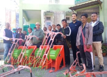 Farmers provided with equipments by ICAR
