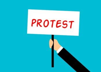 Medical staff protest over non-payment of pending salary