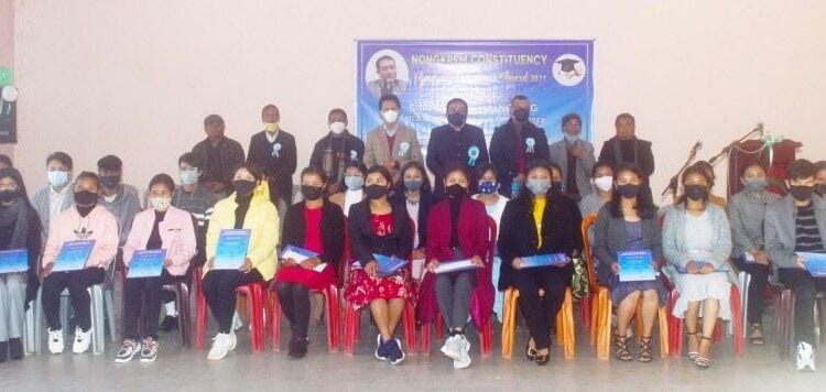 33 students under Nongkrem presented with academic excellence award