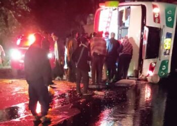 11 seriously injured in midnight bus accident