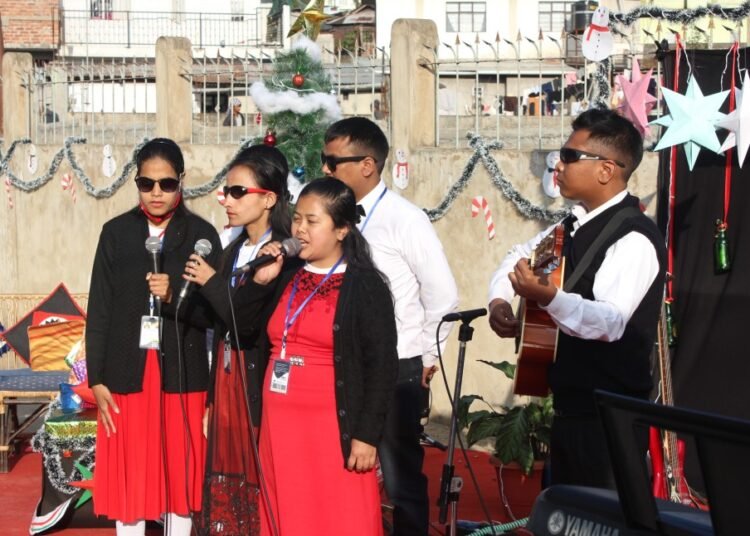 MLCU hosts pre-Christmas celebration