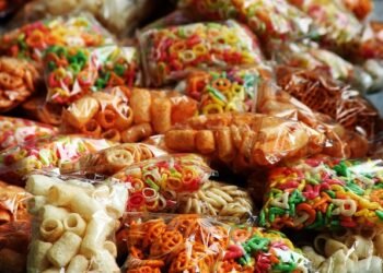 Sale of food packets with toys, gifts restricted
